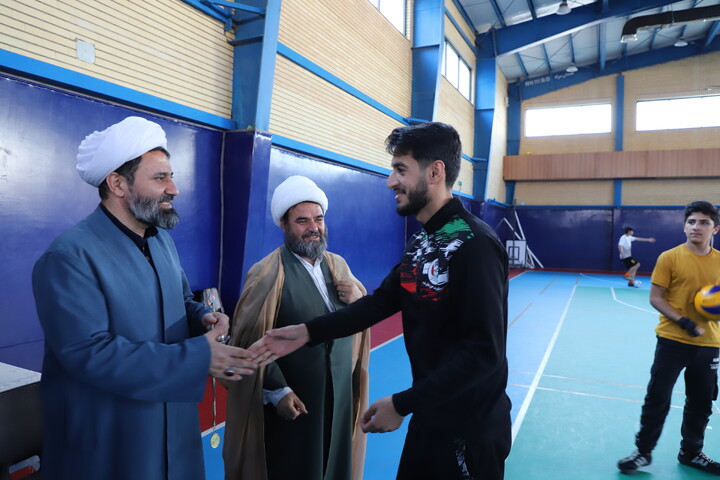 تصاویر/تجلیل از نفرات برتر مسابقات ورزشی طلاب کردستان