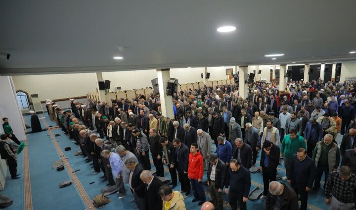 تصاویر/ نماز عبادی سیاسی جمعه در ساوجبلاغ