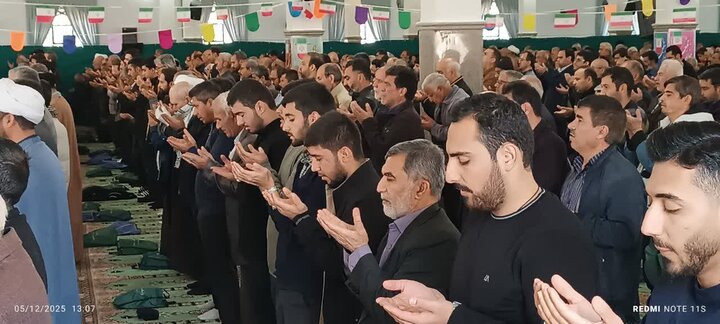 تصاویر/اقامه نماز عبادی _سیاسی جمعه در مصلی امام علی (ع)ساوه