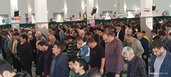 تصاویر/اقامه نماز عبادی _سیاسی جمعه در مصلی امام علی (ع)ساوه