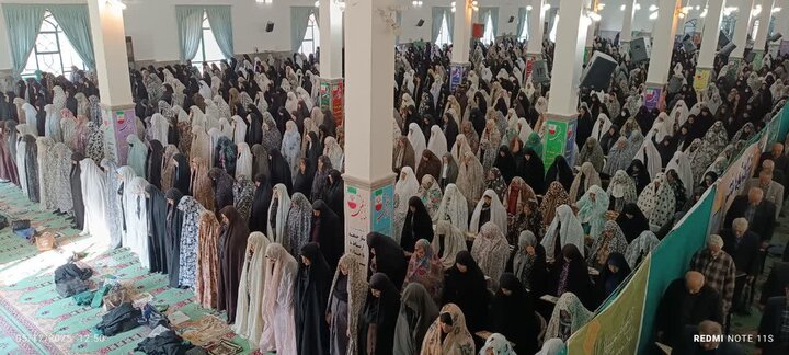 تصاویر/اقامه نماز عبادی _سیاسی جمعه در مصلی امام علی (ع)ساوه