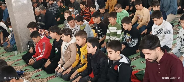 تصاویر/حضور پررنگ نوجوانان و جوانان شهرستان ساوه در نماز جمعه