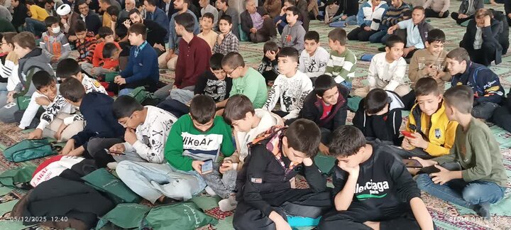 تصاویر/حضور پررنگ نوجوانان و جوانان شهرستان ساوه در نماز جمعه