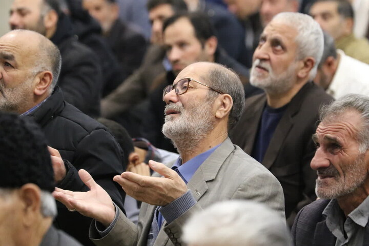 تصاویر/ اقامه نماز طلاب باران در اردبیل