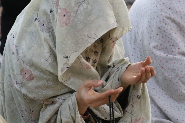 تصاویر/ اقامه نماز طلاب باران در اردبیل