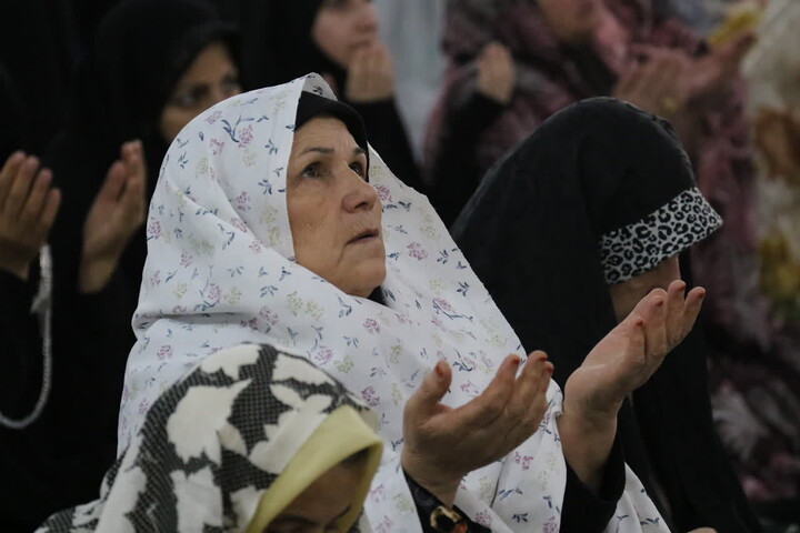 تصاویر/ اقامه نماز طلاب باران در اردبیل