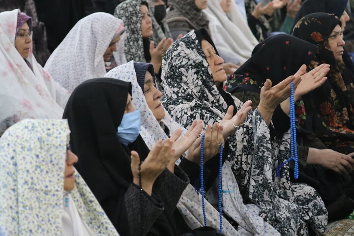 تصاویر/ اقامه نماز طلاب باران در اردبیل