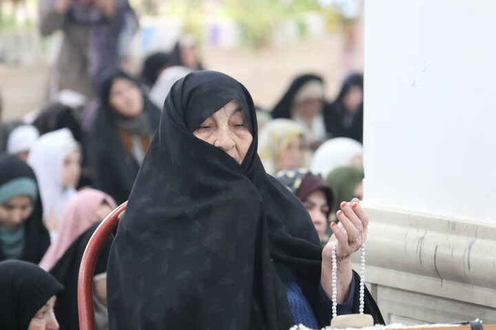 تصاویر/ اقامه نماز طلاب باران در اردبیل