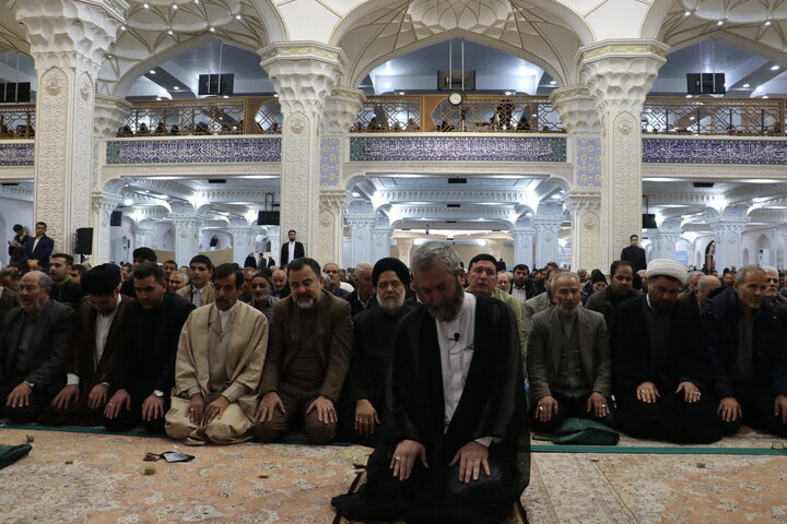 تصاویر/ اقامه نماز طلاب باران در اردبیل