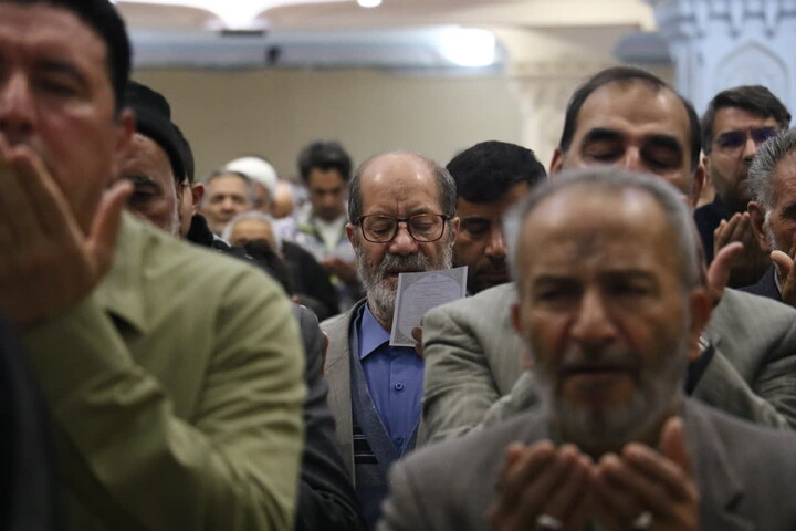 تصاویر/ اقامه نماز طلاب باران در اردبیل