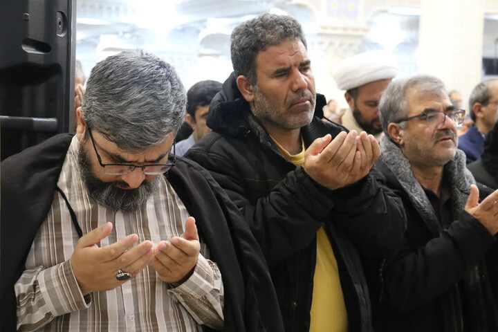 تصاویر/ اقامه نماز طلاب باران در اردبیل