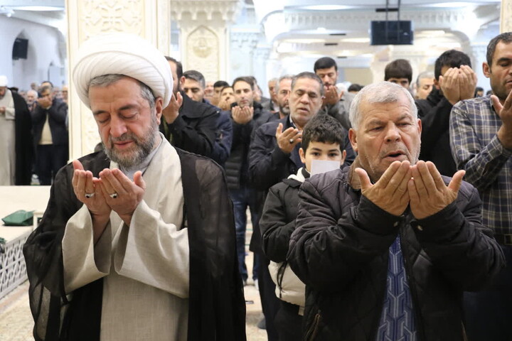 تصاویر/ اقامه نماز طلاب باران در اردبیل