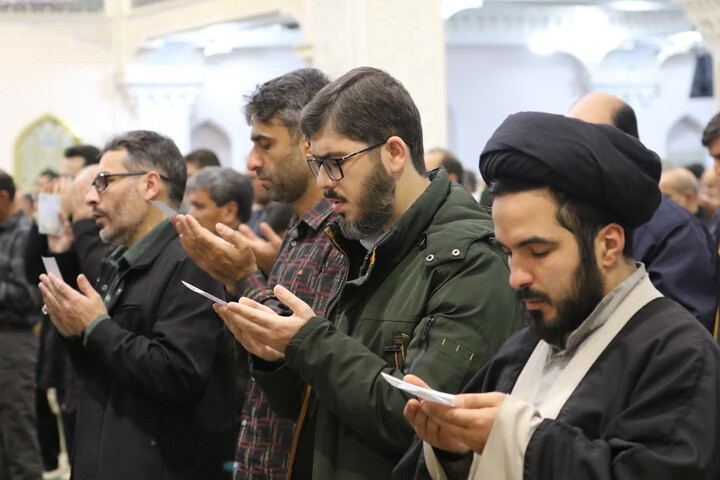 تصاویر/ اقامه نماز طلاب باران در اردبیل