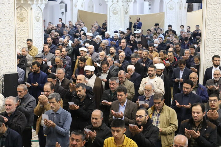 تصاویر/ اقامه نماز طلاب باران در اردبیل