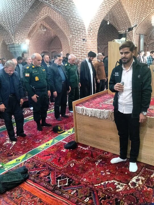 تصاویر اقامه نماز جمعه شهر تسوج