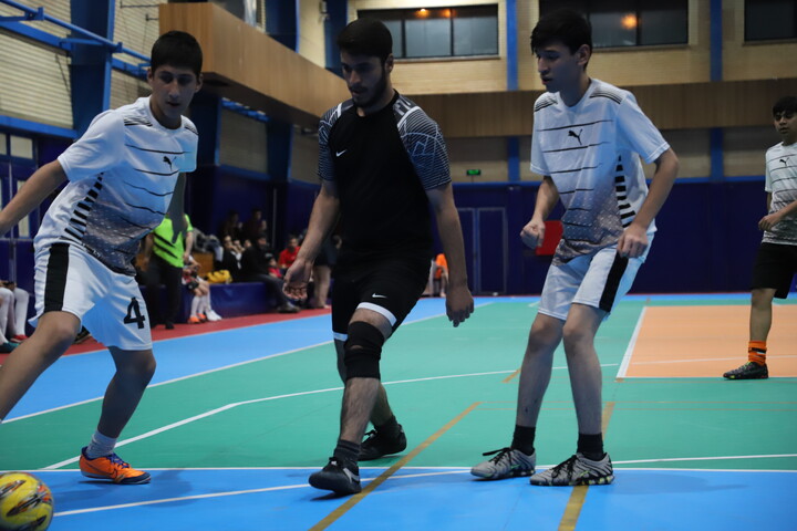 تصاویر / مسابقات فوتسال در چهامین دوره جشنواره فرهنگی و ورزشی طلاب استان کردستان