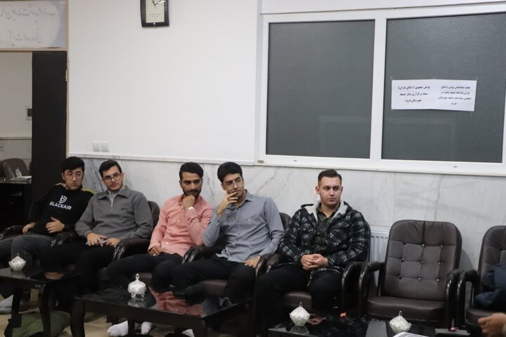 تصاویر/ تقدیر از دانشجویان عضو ستاد نماز جمعه قروه به مناسبت روز دانشجو