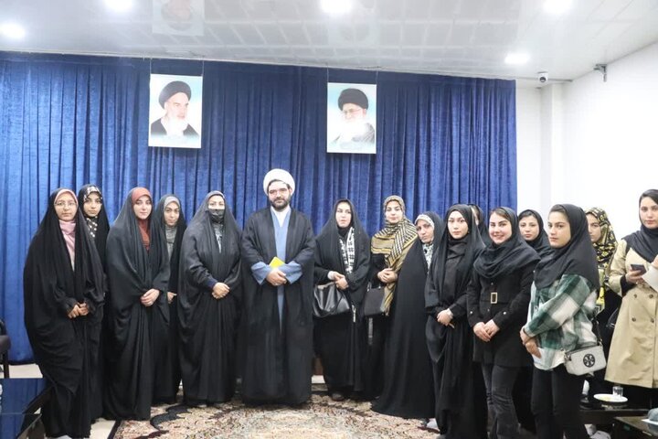 تصاویر/ تقدیر از دانشجویان عضو ستاد نماز جمعه قروه به مناسبت روز دانشجو