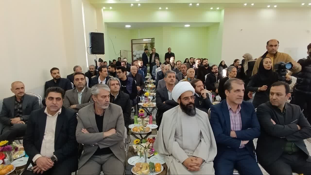 کلنگ احداث مدرسه استثنایی بانوی خیّر کاشانی به زمین زده شد+عکس