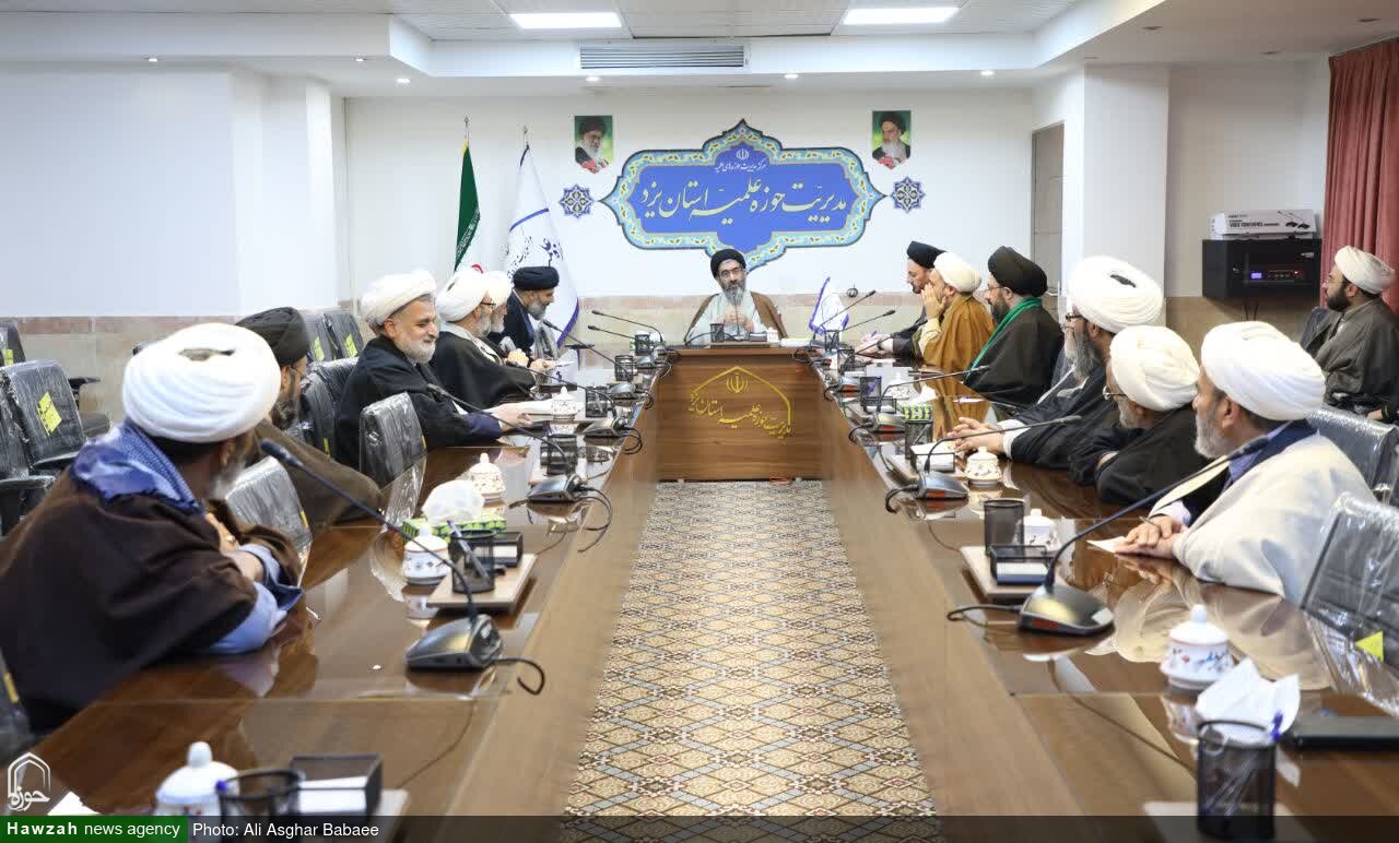 تصاویر/ برگزاری جلسه بصیرتی با موضوع نقد جریان فکری قرآن بسندگی