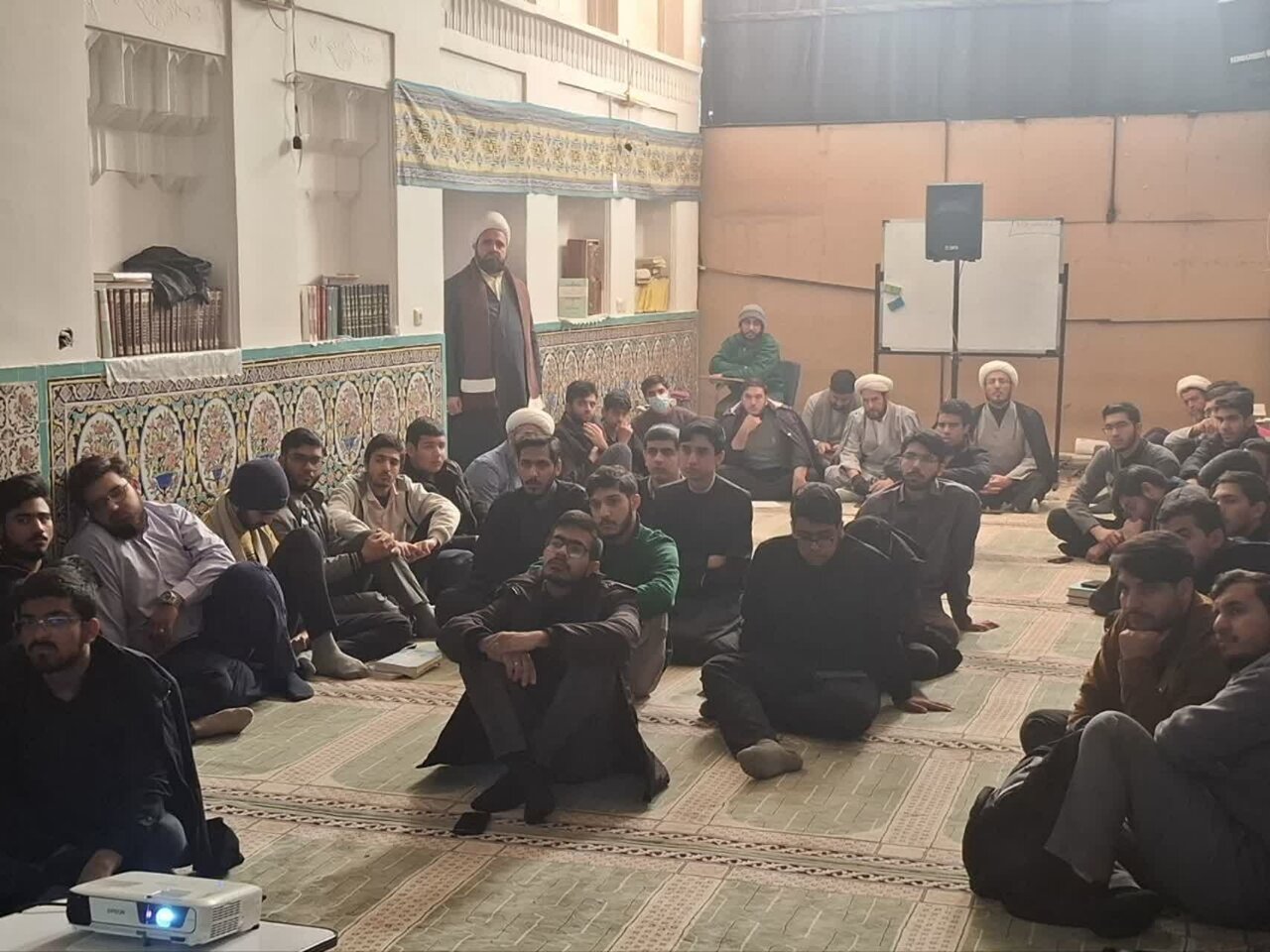 تصاویر/ پخش مناظره علمی در مدرسه علمیه ابراهیمیه