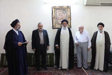 از دست اندرکاران برگزاری پنجاهمین بزرگداشت آیت الله بهبهانی(ره) تجلیل شد+ تصاویر