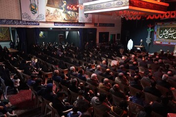 تصاویر/ سوگواره وفات حضرت ام البنین(س) همراه بارونمایی از کُمیک‌موشن «پای کار انقلاب» در کاشان