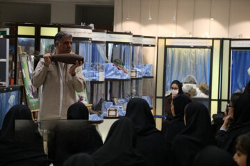 تصاویر/ بازدید دانشجویان دانشگاه آزاد اسلامی اراک از موزه دفاع مقدس و مقاومت