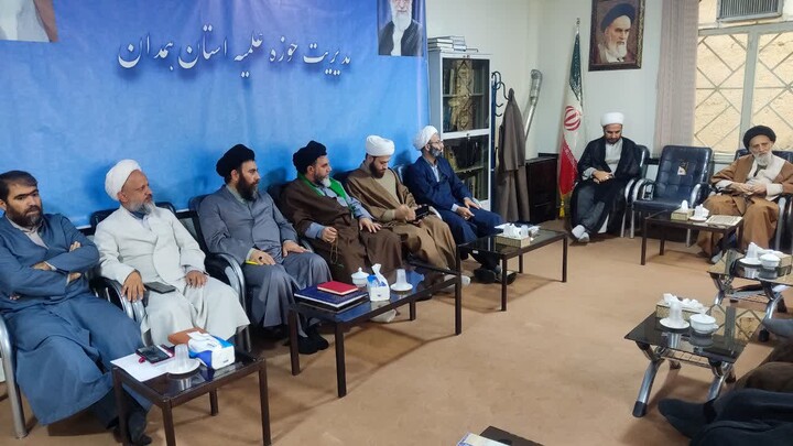 تصاویر / تکریم و معارفه مدیر مدرسه سفیران هدایت