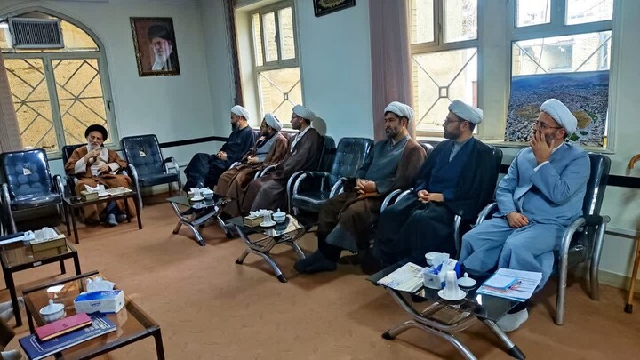 تصاویر / تکریم و معارفه مدیر مدرسه سفیران هدایت