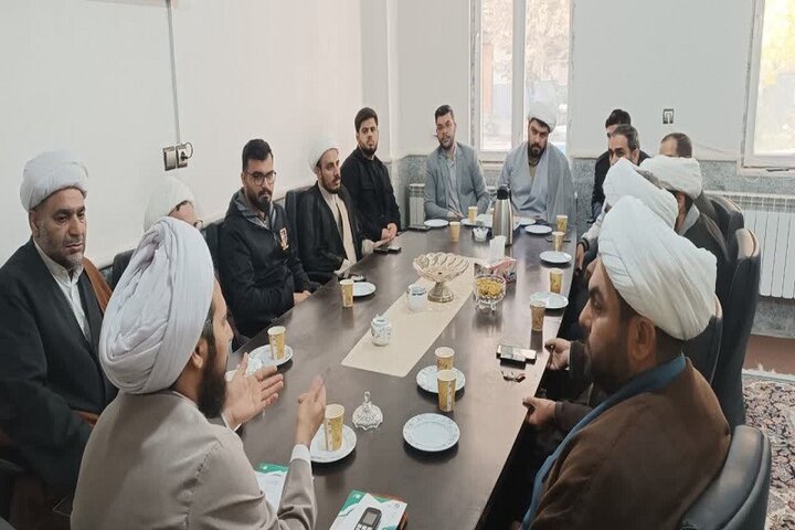 تصاویر/ نشست مبلغان طرح‌های هجرت و امین در هرسین