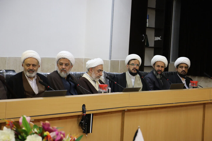 تصاویر|نشست مدیران مدارس علمیه با شورای معاونین مرکز مدیریت حوزه علمیه اصفهان 