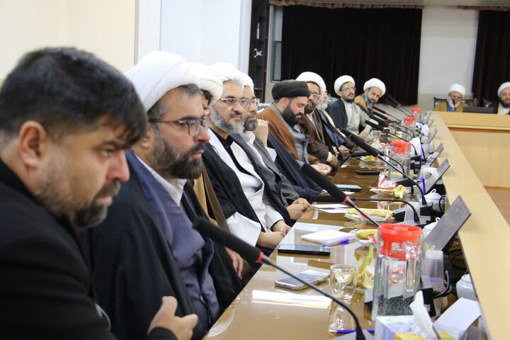 تصاویر|نشست مدیران مدارس علمیه با شورای معاونین مرکز مدیریت حوزه علمیه اصفهان 