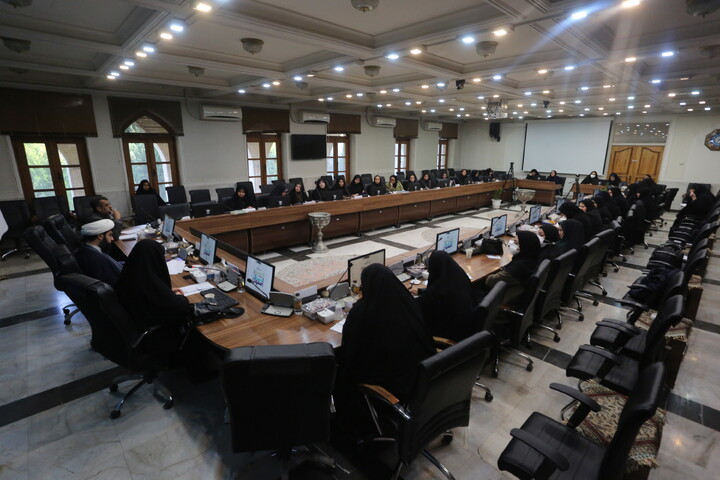 تصاویر / نشست ستاد استانی هفته بزرگداشت مقام زن، روز مادر