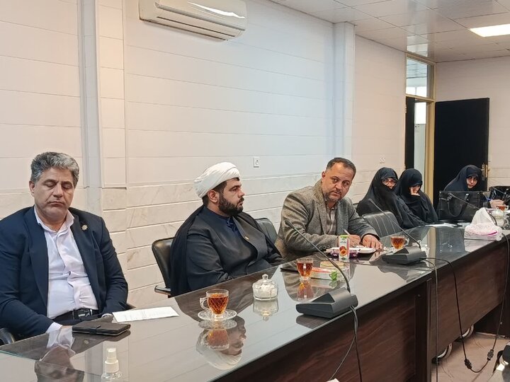تصاویر/جلسه شورای توسعه فعالیت های قرآنی شهرستان ساوه