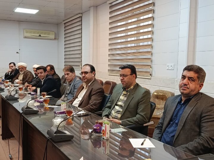 تصاویر/جلسه شورای توسعه فعالیت های قرآنی شهرستان ساوه