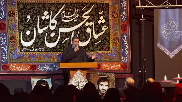 تصاویر/ سوگواره وفات ام البنین همراه بارونمایی از کُمیک‌‌موشن «پای کار انقلاب» در کاشان