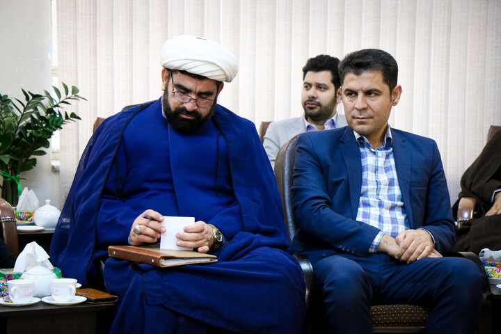 تصاویر/ دیدار رئیس اداره آموزش و پرورش استان قم به همراه معاونین و مشاوران با آیت‌الله اعرافی مدیر حوزه های علمیه