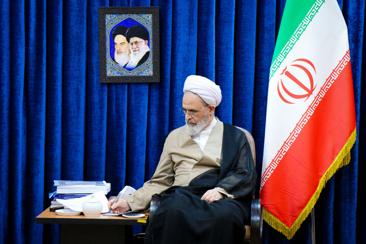 تصاویر/ دیدار رئیس اداره آموزش و پرورش استان قم به همراه معاونین و مشاوران با آیت‌الله اعرافی مدیر حوزه های علمیه