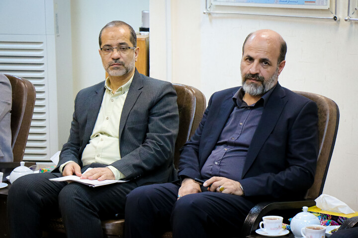 تصاویر/ دیدار رئیس اداره آموزش و پرورش استان قم به همراه معاونین و مشاوران با آیت‌الله اعرافی مدیر حوزه های علمیه