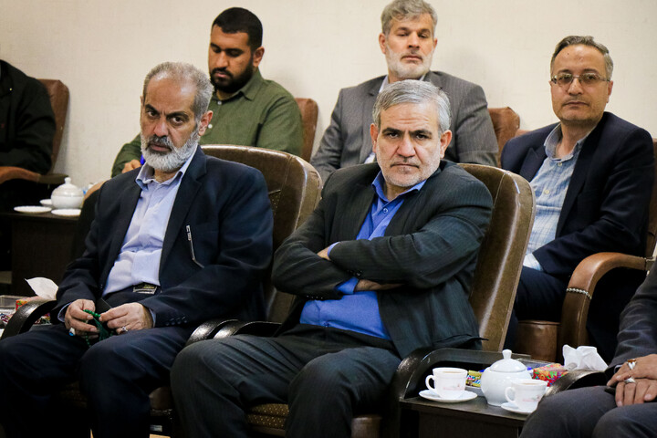 تصاویر/ دیدار رئیس اداره آموزش و پرورش استان قم به همراه معاونین و مشاوران با آیت‌الله اعرافی مدیر حوزه های علمیه