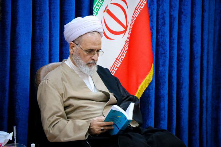 تصاویر/ دیدار رئیس اداره آموزش و پرورش استان قم به همراه معاونین و مشاوران با آیت‌الله اعرافی مدیر حوزه های علمیه