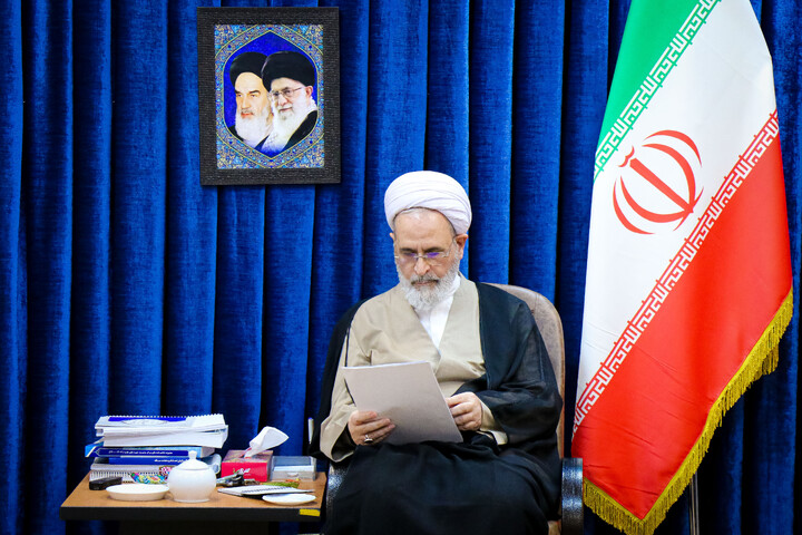 تصاویر/ دیدار رئیس اداره آموزش و پرورش استان قم به همراه معاونین و مشاوران با آیت‌الله اعرافی مدیر حوزه های علمیه