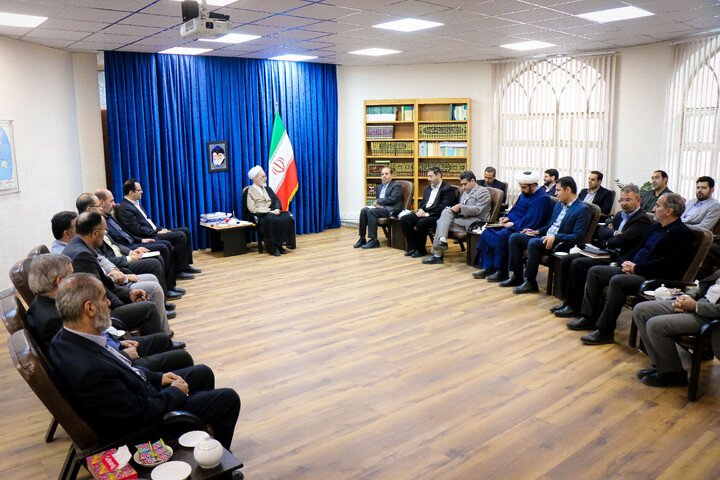 تصاویر/ دیدار رئیس اداره آموزش و پرورش استان قم به همراه معاونین و مشاوران با آیت‌الله اعرافی مدیر حوزه های علمیه