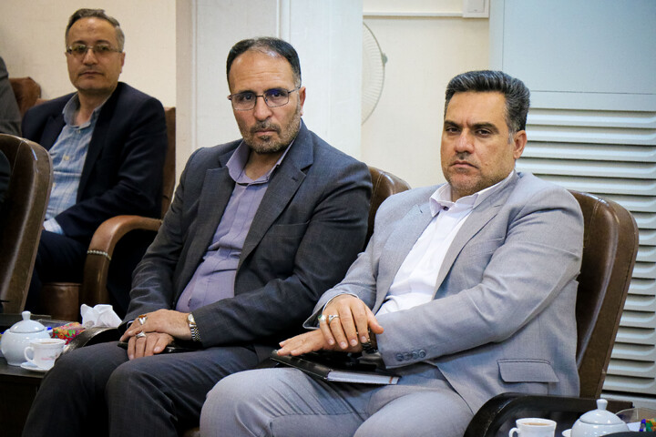 تصاویر/ دیدار رئیس اداره آموزش و پرورش استان قم به همراه معاونین و مشاوران با آیت‌الله اعرافی مدیر حوزه های علمیه