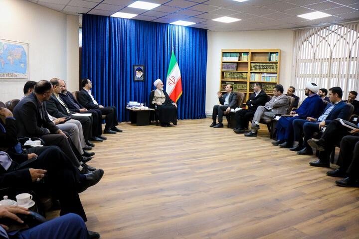 تصاویر/ دیدار رئیس اداره آموزش و پرورش استان قم به همراه معاونین و مشاوران با آیت‌الله اعرافی مدیر حوزه های علمیه