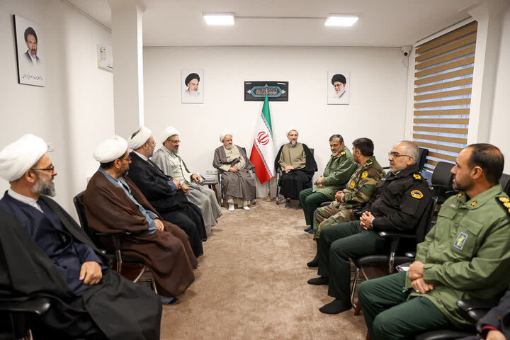 تصاویر / دیدار ر ئیس دفتر عقیدتی سیاسی فرماندهی کل قوا با امام جمعه قزوین