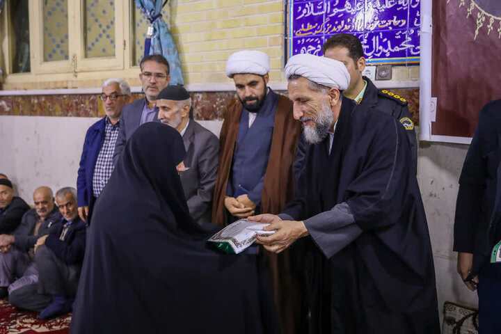 تصاویر / مراسم  تجلیل از مادران و همسران شهدا با حضور نماینده ولی فقیه در استان قزوین