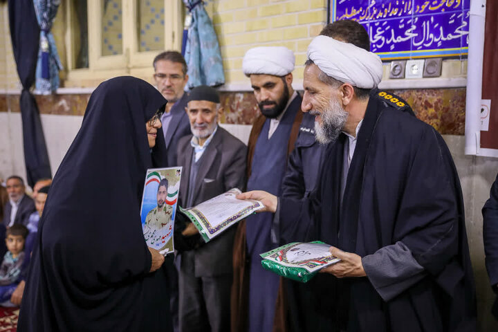 تصاویر / مراسم  تجلیل از مادران و همسران شهدا با حضور نماینده ولی فقیه در استان قزوین