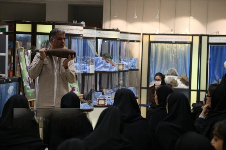 بازدید دانشجویان دانشگاه آزاد اسلامی اراک از موزه دفاع مقدس و مقاومت
